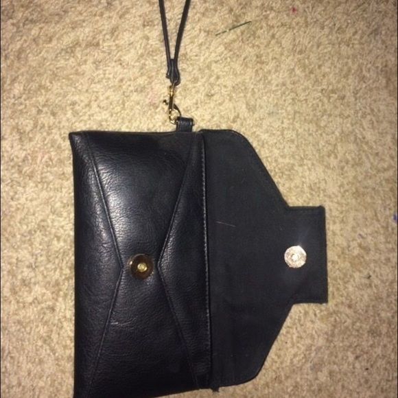 Black wristlet with gold chain - Picture 2 of 3