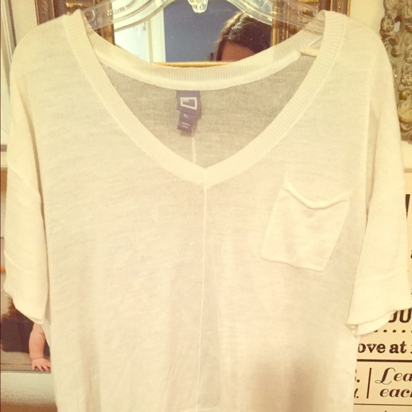Lightweight white sweater Tee - Picture 1 of 3