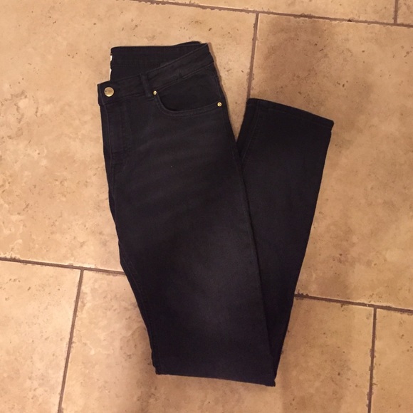H&M skinny jeans. Black. EUC.