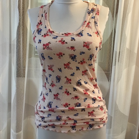 Pink floral racerback tank 💕🌺