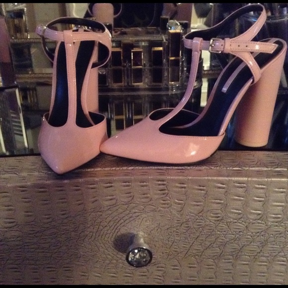 T strap retro style thick heels