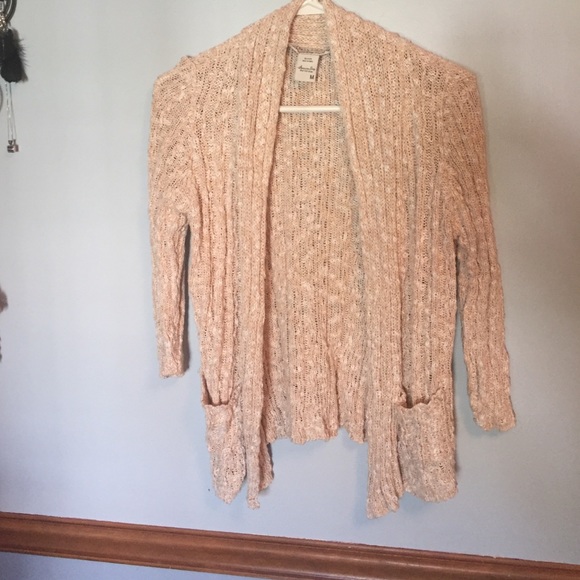 Cream colored open sweater with pockets