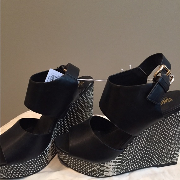 Mossimo platform sandal