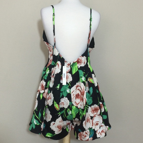 ✨FINAL PRICE✨Floral Romper - Picture 3 of 3