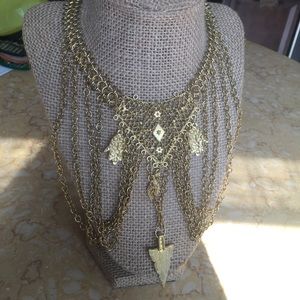 STATEMENT NECKLACE