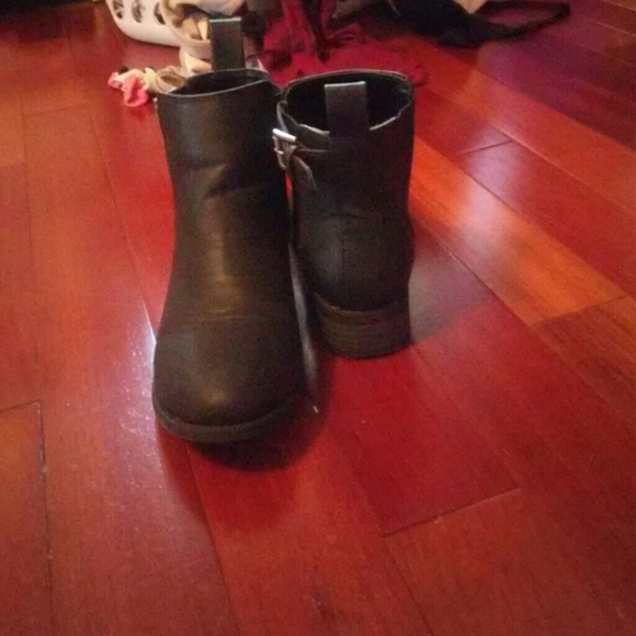 American Eagle booties