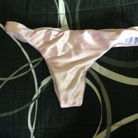 Scrunched bikini bottoms