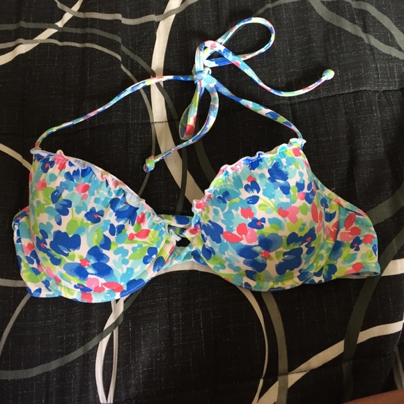 Gilly hicks halter bikini top