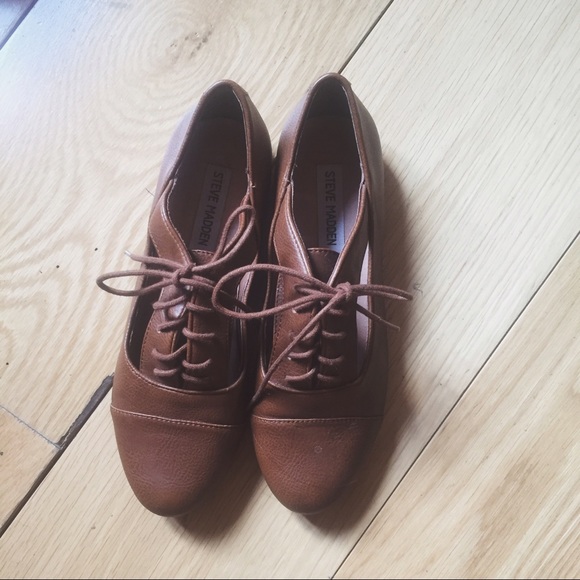 Steve Madden brown oxfords with cutouts, size 8