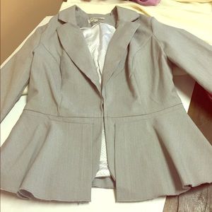 Grey and white threaded blazer.