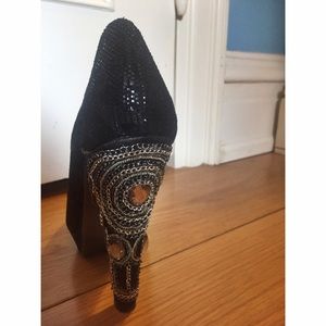 LIMITED EDITION detail Naughty Monkey heels