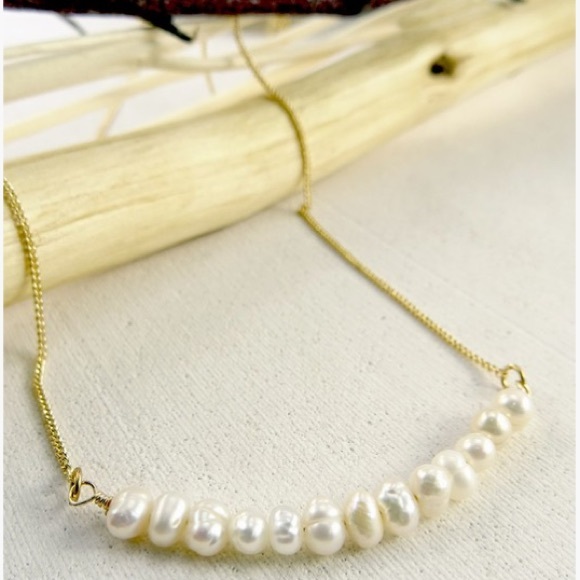 Jewelry - NWT Gold Pearl necklace