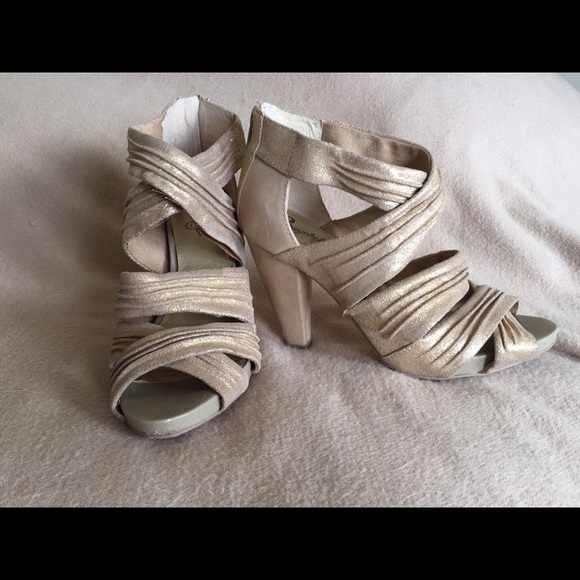 Seychelles Vulture Nude Heels - Picture 3 of 4