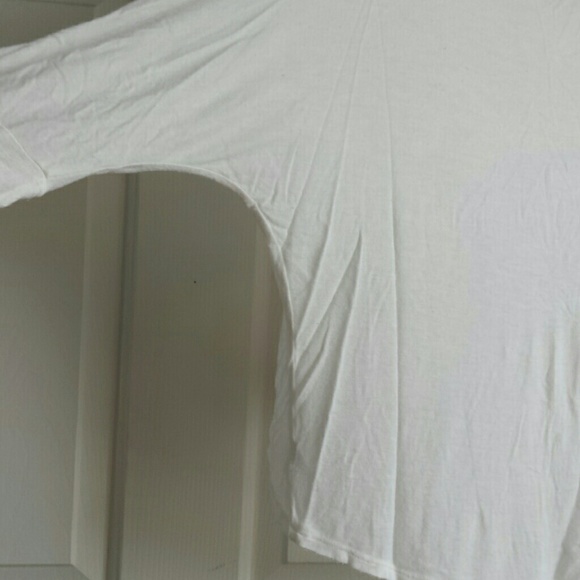 White v neck - Picture 3 of 4