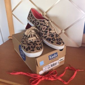 Adorable leopard sneakers - like new!