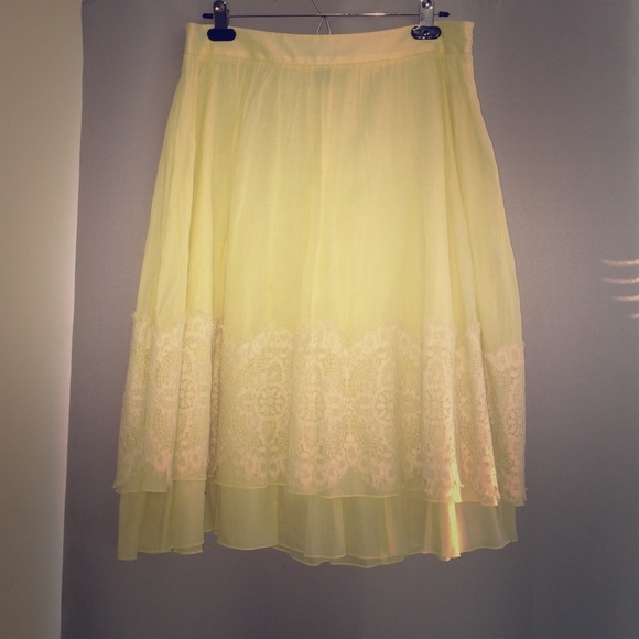 Pretty yellow skirt!