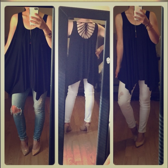 Tops - 2 left💜Loose black top💜