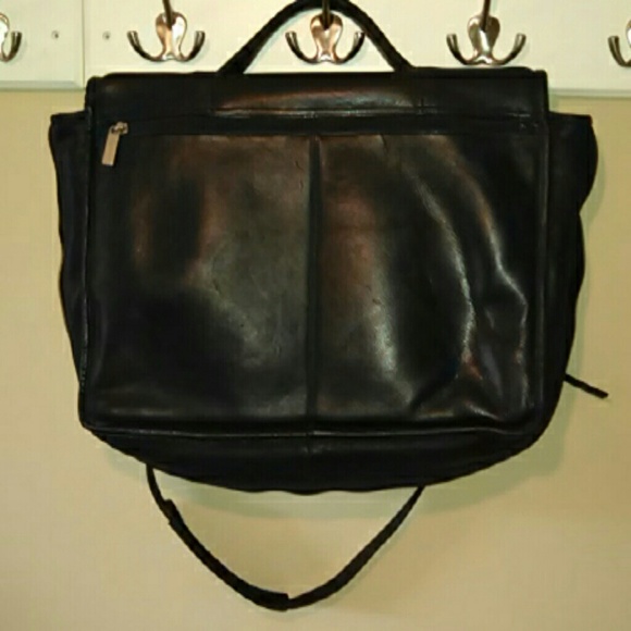 Sale! Wilsons Leather Black Expandable Bag - Picture 2 of 4