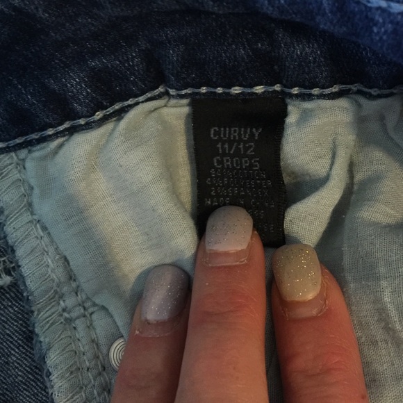 2 pairs of jean capris - Picture 3 of 4