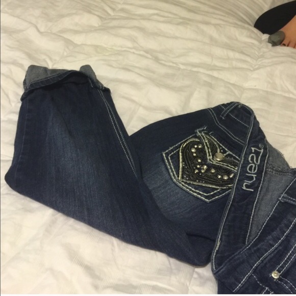 2 pairs of jean capris - Picture 4 of 4