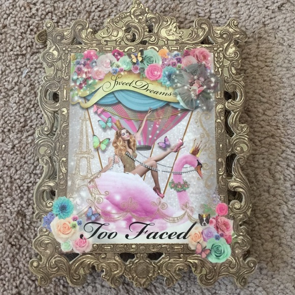 Too faced make up set