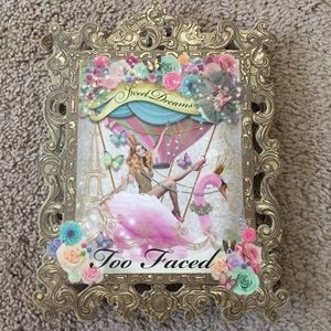 Too faced make up set