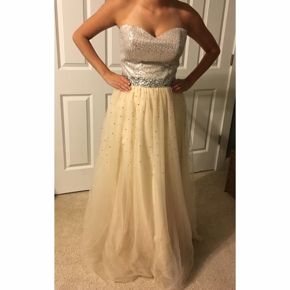 Champagne Prom gown - Picture 1 of 4