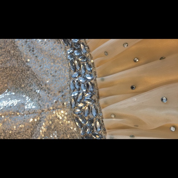 Champagne Prom gown - Picture 4 of 4