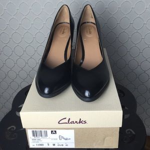 Clarks "Kadri Leah" black leather pump. NEW