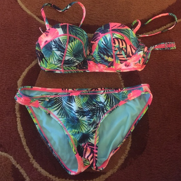 Xhilaration swim suit set