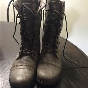 Steve Madden combat boots size 7.5