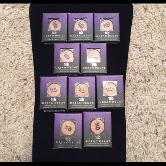 AUTHENTIC URBAN DECAY EYESHADOW "TOASTED" 🦄 - Picture 2 of 4