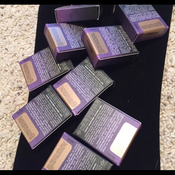 AUTHENTIC URBAN DECAY EYESHADOW "TOASTED" 🦄 - Picture 4 of 4