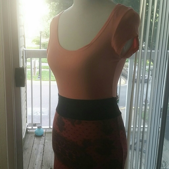 Knee length salmon colored dress - Picture 1 of 3