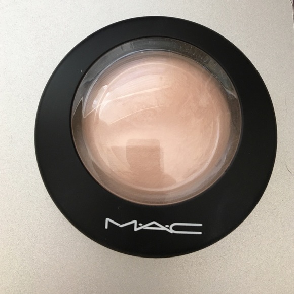 MAC Warm Rose Mineralized Skinfinish