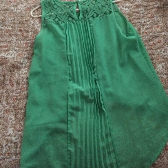 Blouse 🌸 - Picture 3 of 4