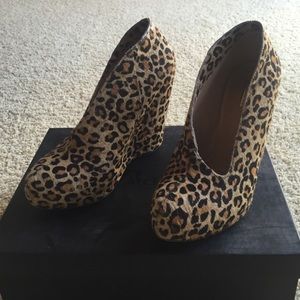 Leopard wedged heels