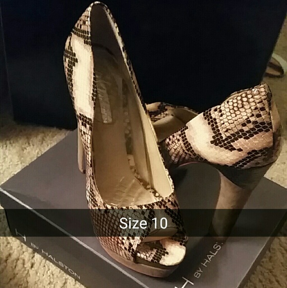 Pumps - Picture 2 of 2