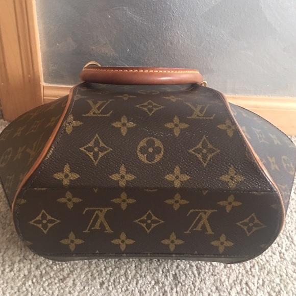 Louis Vuitton - Picture 2 of 4