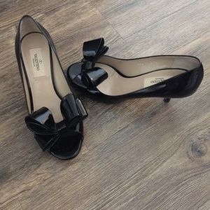 Authentic Valentino bow pump! 35 1/2 new