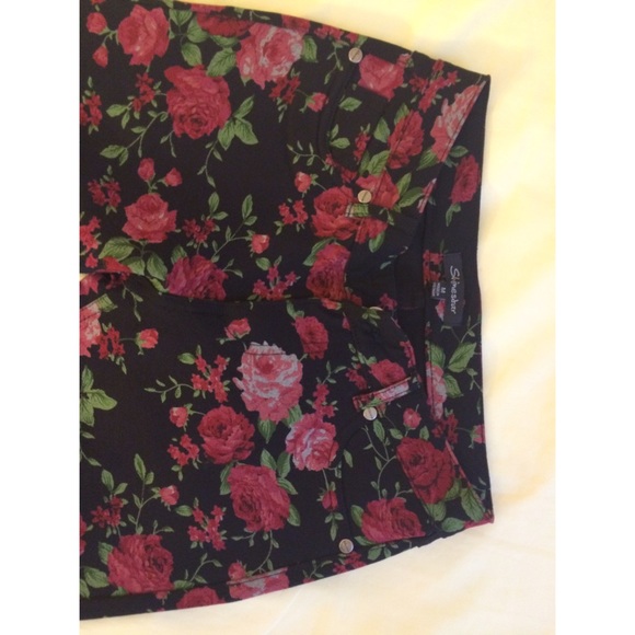 ⭐️ SOLD ⭐️ Forever 21 rose design leggings - Picture 1 of 3