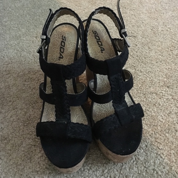 Black wedges
