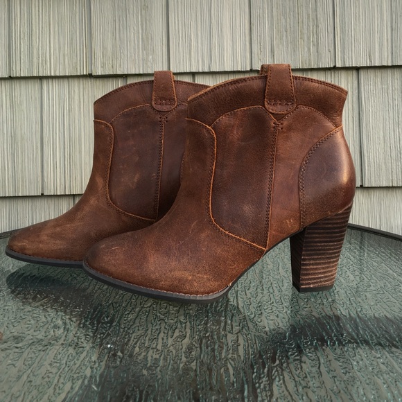 Clarks Shoes - Clark women's Cognac leather ankle boots