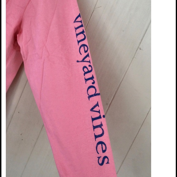 ❌SOLD❌Long Sleeve Distressed Whale Graphic Tee - Picture 4 of 4