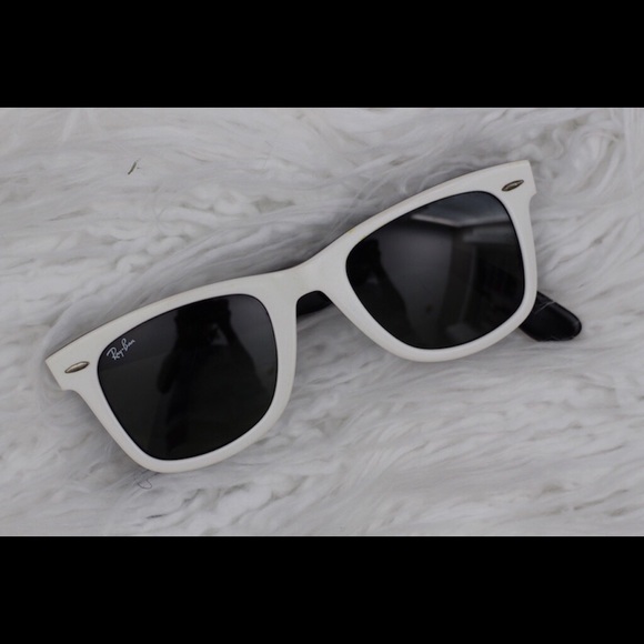 Ray-Ban Wayfarer Sunglasses - Picture 2 of 3