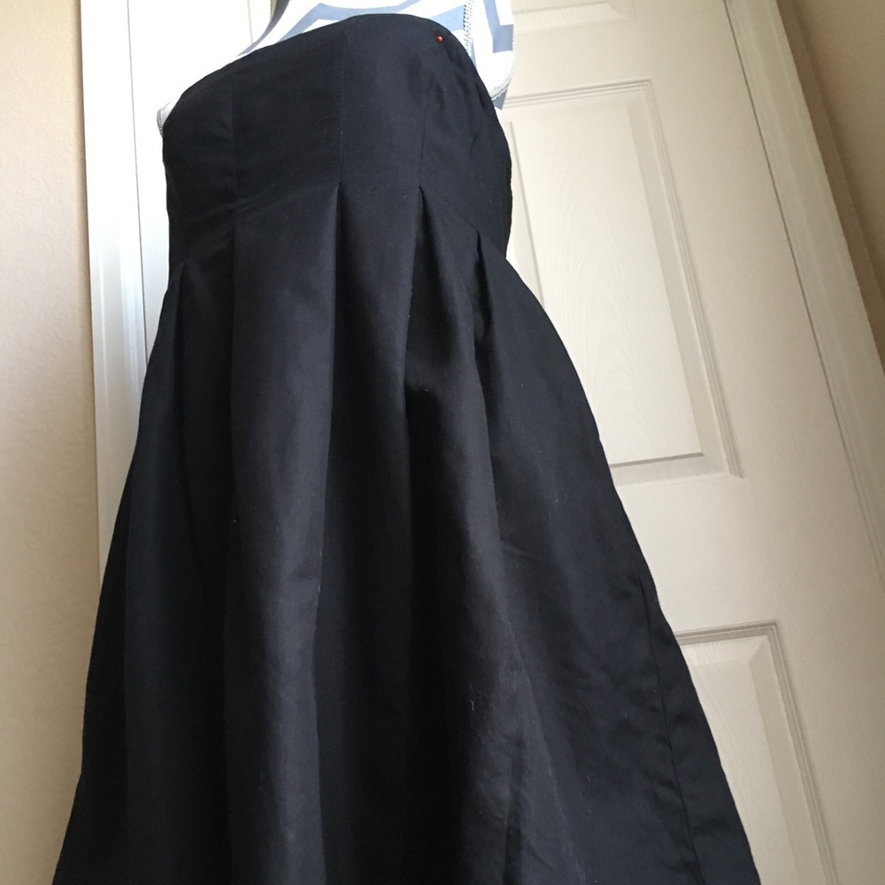"J. CREW" BLACK STRAPLESS PLEATED ZIP FLARED DRESS