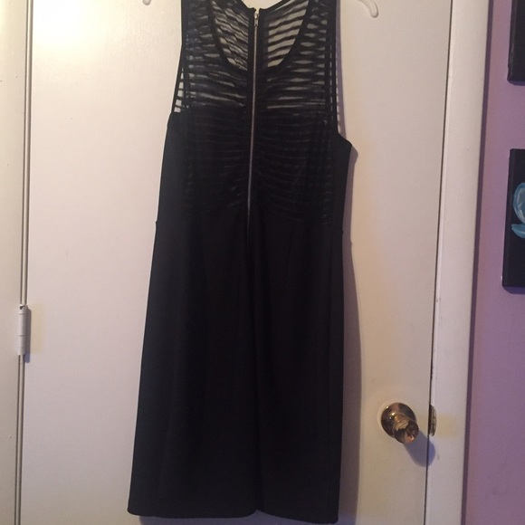 Vcut Bodycon - Picture 2 of 3