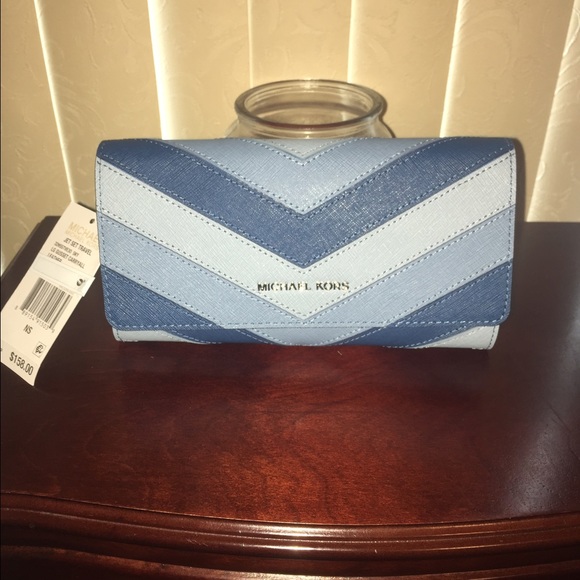 MICHAEL KORS WALLET IN CHEVRON PRINT NO TAGS - Picture 1 of 4
