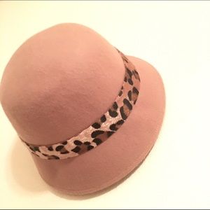 Beige hat with leopard decor