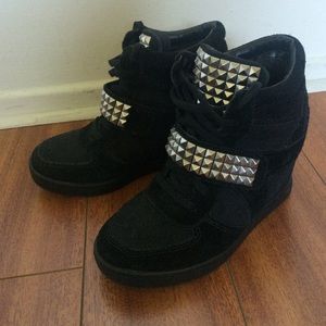 Steve Madden Hamlit Studded Wedges